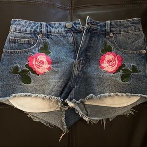 cute embroidered shorts:)